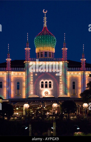 Ristorante Nimb con luce notturna Tivoli Copenhagen DANIMARCA Foto Stock