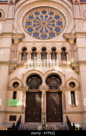 La Eldridge Street Sinagoga prima sul Lower East Side di New York City Foto Stock