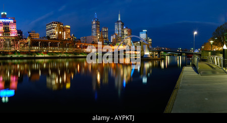 Panorama del lungomare di Melbourne sul fiume Yarra Foto Stock