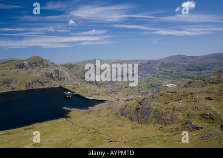 Blaenau Ffestiniog da Moelwyn Bach e il Llyn Stwlan, il Galles del Nord Foto Stock