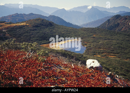 AJI74540 Nagula lago circondato da montagne Tawang Arunachal Pradesh India Foto Stock