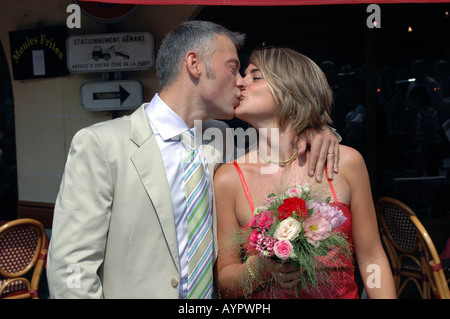 Coppia di sposi, Sacré-Coeur, Parigi, Francia Foto Stock