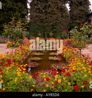 Il giardino italiano ai Giardini Butchart vicino la città di Victoria sull isola di Vancouver in British Columbia Canada Foto Stock