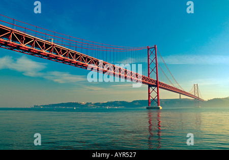 Ponte 25 de Abril, Lisbona, Portogallo Foto Stock