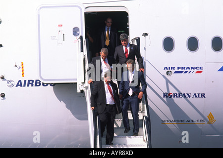 Tony Blair, John Prescott, e ora ex CEO di Airbus Christian Streiff sui passi dell'Airbus A380, Airshow di Farnborough 2006 Foto Stock