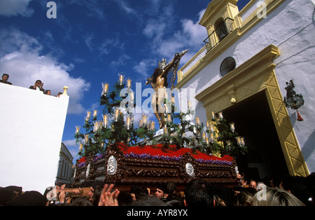 Semana Santa (Pasqua) processione davanti a San Telmo Chiesa, Jerez de la Frontera, Cadice provincia, Andalusia, Spagna Foto Stock