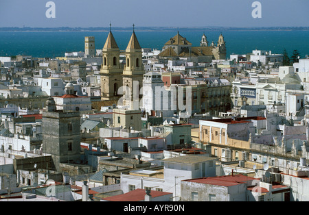 La Chiesa di San Antonio, vista dalla Torre Tavira (Tavira Torre), Cadice, Costa de la Luz, Cadice provincia, Andalusia, Spagna Foto Stock