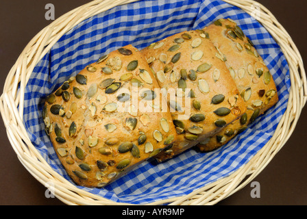 I semi di zucca panini (pumpkinseed rotoli) in un cestello Foto Stock