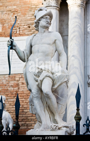 Statua di Marte ares nella splendida città di Venezia in Italia Foto Stock