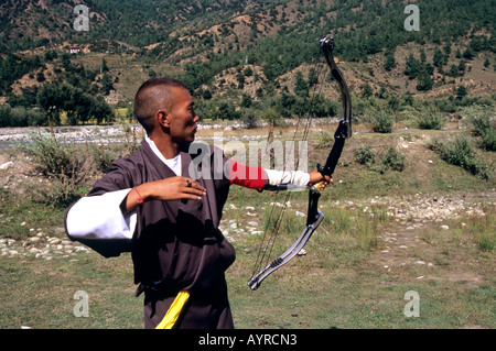 Arciere bhutanesi durante un concorso, Bhutan Foto Stock