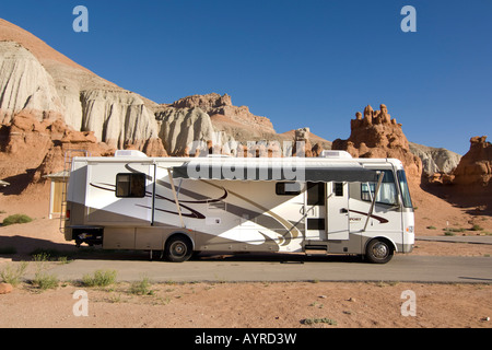 RV in un campeggio di Goblin Valley State Park, Utah, Stati Uniti d'America Foto Stock