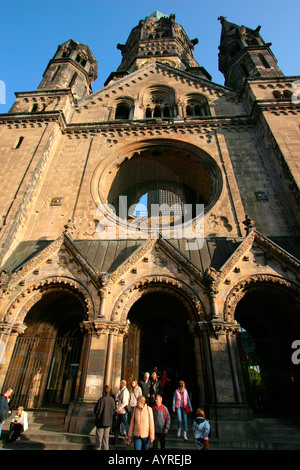 La facciata principale del meraviglioso Kaiser Wilhelm Memorial Church, Berlino, Germania Foto Stock