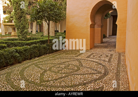 Stonemasonry ornati, architettura moresca, Patio de la Acequia, Alhambra di Granada, Andalusia, Spagna Foto Stock