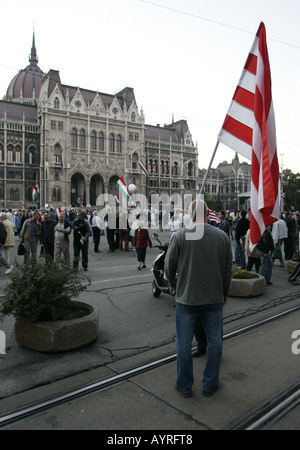 Protesta politica sulla piazza Kossuth davanti al Parlamento a Budapest, Ungheria. Foto Stock