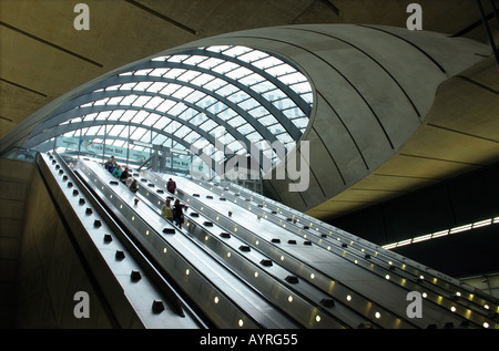Entrata principale della stazione di Canary Wharf, Isle of Dogs, Londra, Inghilterra, Regno Unito Foto Stock