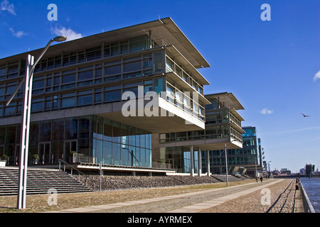 Uffici moderni edifici lungo il fiume Elba, Neumuehlen district, Amburgo, Germania Foto Stock