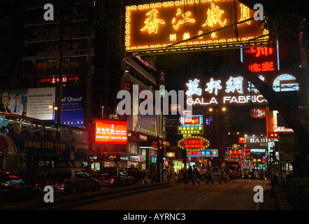 Nathan Road, a Hong Kong, a notte Foto Stock