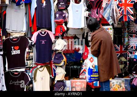 Tourist shopping per souvenir Foto Stock