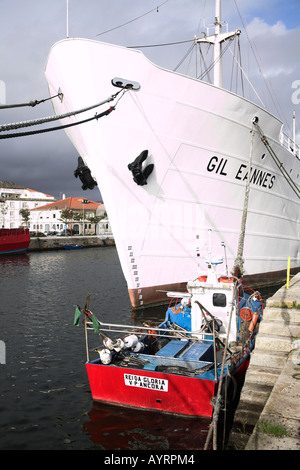 Gil Eannes, ex nave ospedale ora ostello della gioventù, ormeggiata a Viana do Castelo, Portogallo Foto Stock