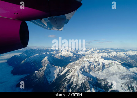 Vista del Tirolo Alpi da un aeroplano finestra, Valle Inn, Rofan gamma, Tirolo, Austria Foto Stock