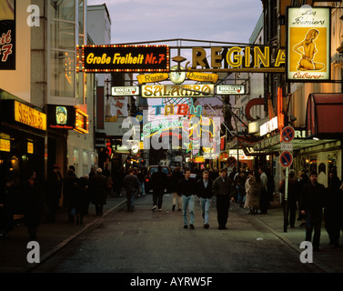 D-Hamburg, Elba, Freie Hansestadt Hamburg, Hamburg-St. Pauli, Reeperbahn, Grosse Freiheit, centro di intrattenimento, luci al neon Foto Stock