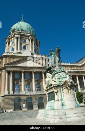 Ungheria Budapest Castle Hill Museo Palazzo Reale statua equestre del principe Eugenio di Savoia Foto Stock