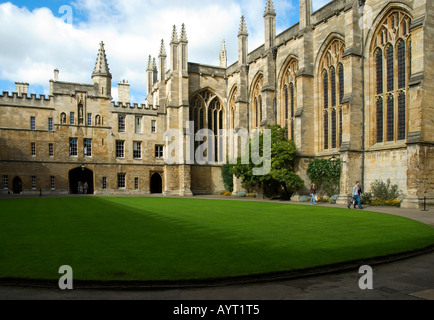 Old Lodge e la cappella, quadrangolo anteriore, New College di Oxford, England, Regno Unito Foto Stock