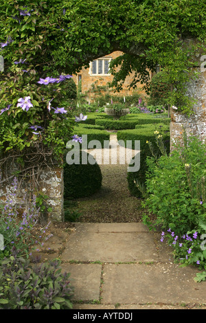 Regno Unito Oxfordshire Castello di Broughton knot garden Foto Stock