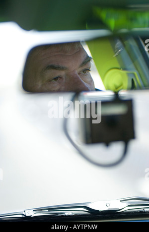 Un retrovisore montato telecamera rintraccia la velocità di un camion sulla M1 nel Bedfordshire Foto Stock