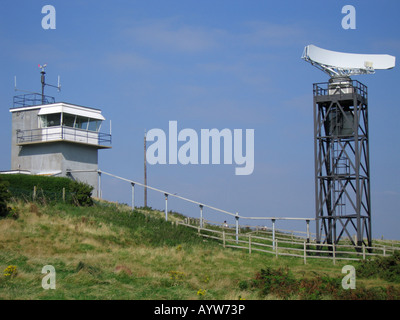 Torre Radar piatto e la stazione di guardia costiera Fairlight Hastings Sussex England Regno Unito Foto Stock