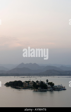 Lake palace hotel sulla Jagniwas Island, Udaipur - India Foto Stock