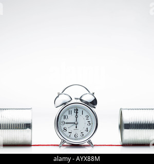 Filo rosso, può e orologio Foto Stock