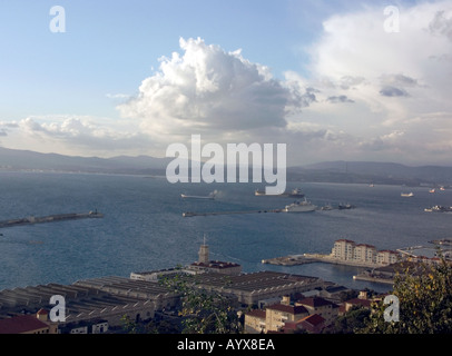 Formazione delle nuvole sulla Baia di Gibilterra Queensway Wharf Foto Stock