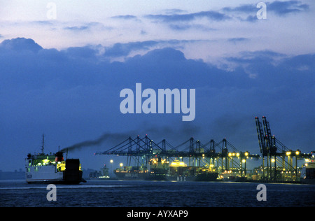 Trinità banchina del porto di Felixstowe nel Suffolk, Gran Bretagna il contenitore più grande porto. Foto Stock