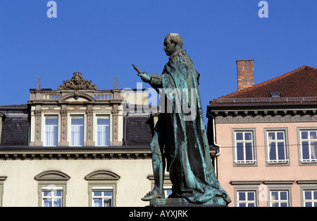 Germania statua DEL PRINCIPE ALBERT consorte di Queen Victoria IN PIAZZA DEL MERCATO COBURG Foto Stock