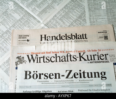 Quotidiani, tedesco le riviste economiche, carta business, quotidiano, giornale settimanale, di leggere un giornale quotidiano, reader, editore, stampa, press, mercato, stampa, premere relazione ufficiale, rivista, giornalista, giornalismo, media, me Foto Stock
