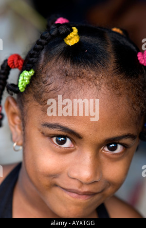 Isole Figi suva ragazza con trecce in mercati Foto Stock