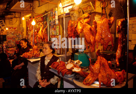 Cibo di strada si spegne ad Hanoi . Vietnam del nord Foto Stock