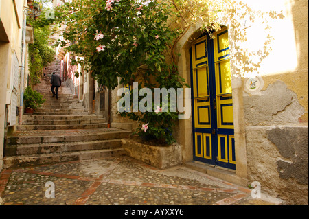 Colorato di blu e gialla porta a Taormina Sicilia Foto Stock