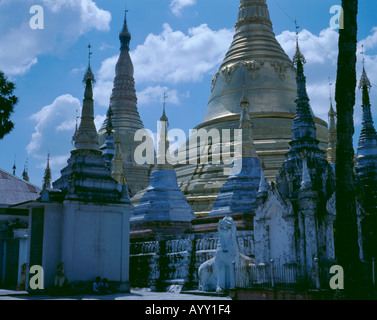 Base dello stupa principale pagoda swedagon complessa, Rangoon, myanmar, asia. Foto Stock