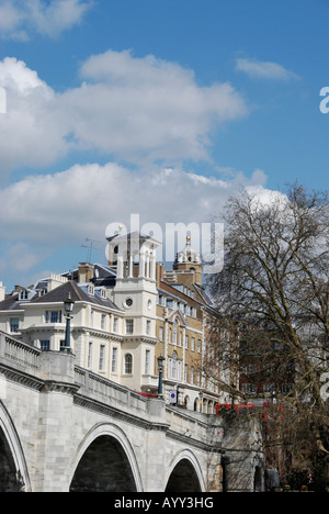 Richmond Upon Thames che mostra il ponte e riverside edifici London Inghilterra England Foto Stock