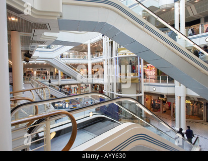 Interno del Princes Quay shopping mall in Hull, East Yorkshire, Inghilterra, Regno Unito Foto Stock