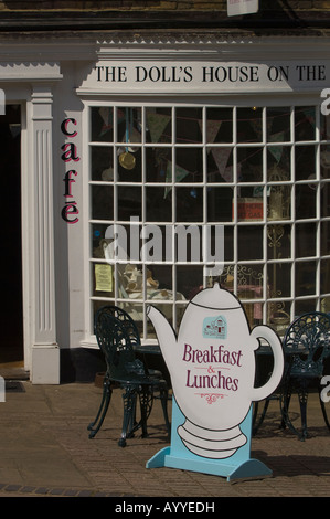 Coffee shop su High Street da Harrow School Harrow sulla collina Middlesex Regno Unito Foto Stock