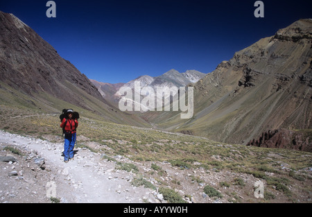 Trekking fino alla Valle Horcones a Confluencia, Parco Provinciale Aconcagua, provincia di Mendoza, Argentina Foto Stock