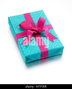 Avvolto presente nastro rosa gift xmas Foto Stock