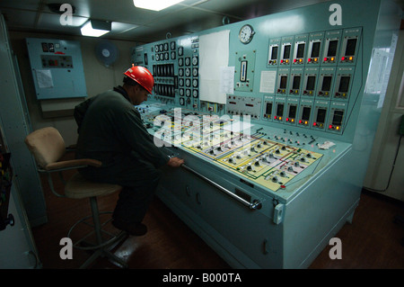 Porto di Rotterdam la sala motori di una nave portarinfuse ancorata alla EMO secco alla rinfusa sul terminale il Maasvlakte Foto Stock