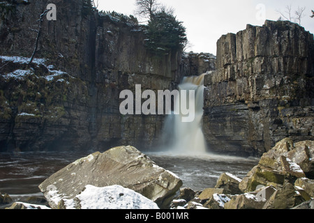 Forza elevata in cascata sulla Raby Estate Fiume Tees Teesdale Foto Stock