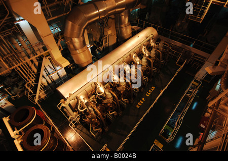 Porto di Rotterdam Botlek Vopak terminale di olio il motore di una sala grande petroliera Foto Stock