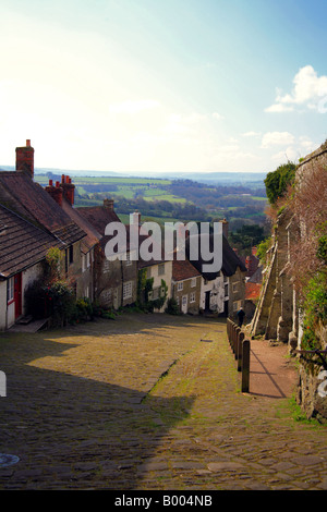 Guardando verso il basso Gold Hill Shaftesbury Dorset Regno Unito Foto Stock