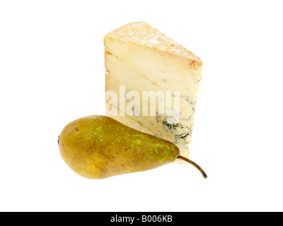 Frutta fresca con una fetta di formaggio per un sano spuntino o dopo cena Dessert isolata contro uno sfondo bianco con un tracciato di ritaglio Foto Stock